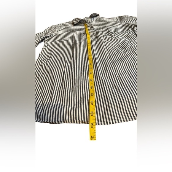 Banana Republic long sleeve navy striped button down with ruffles size medium - Picture 4 of 5